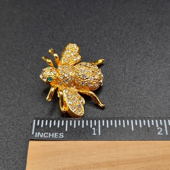 Vintage Rhinestone Bee Brooch, Gold Tone, Green Clear Rhinestones - Picture 5 of 9